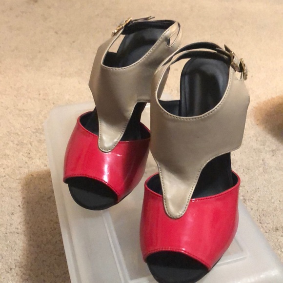 Red, tan and black wedges size 7M - Picture 2 of 4
